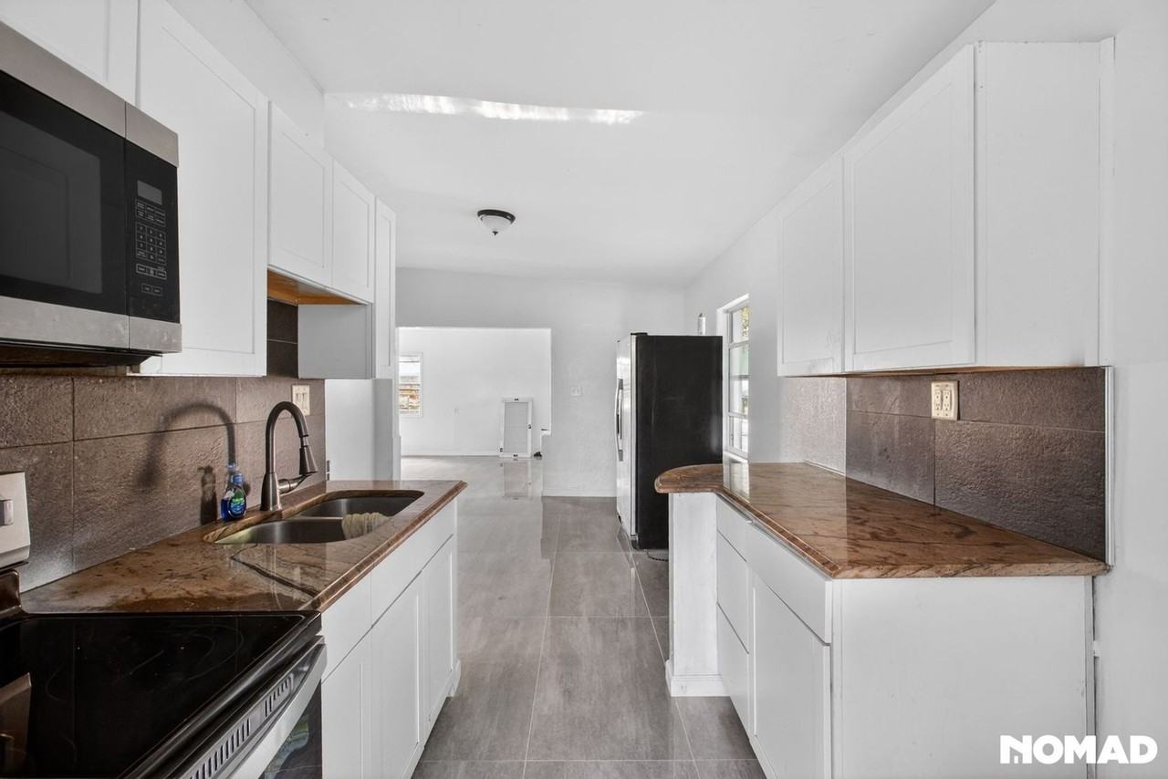 11607 Sawyer St - Photo 3 of 24