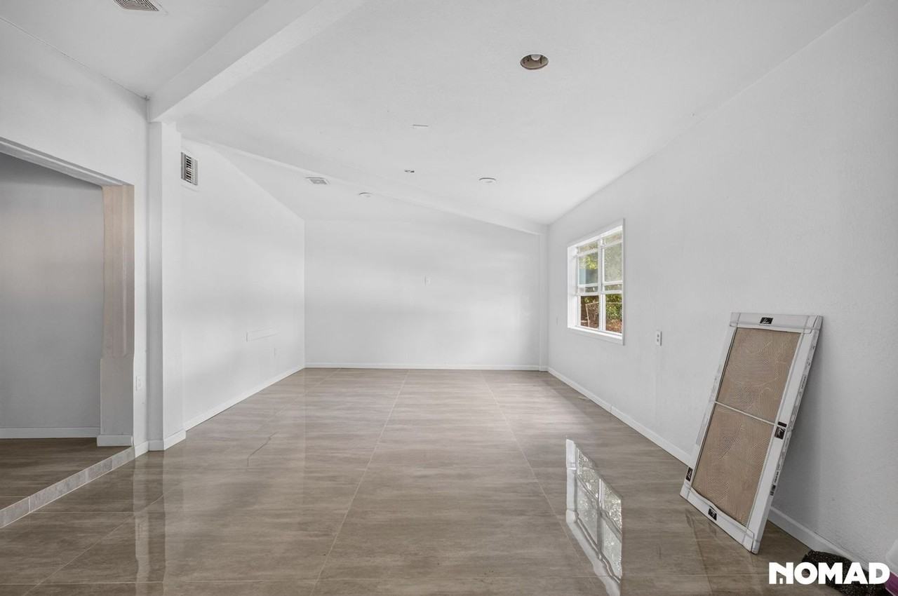 11607 Sawyer St - Photo 5 of 24