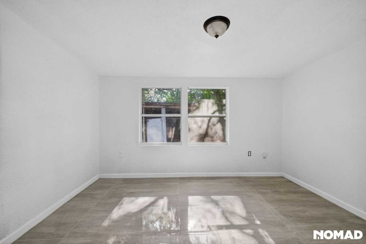 11607 Sawyer St - Photo 6 of 24