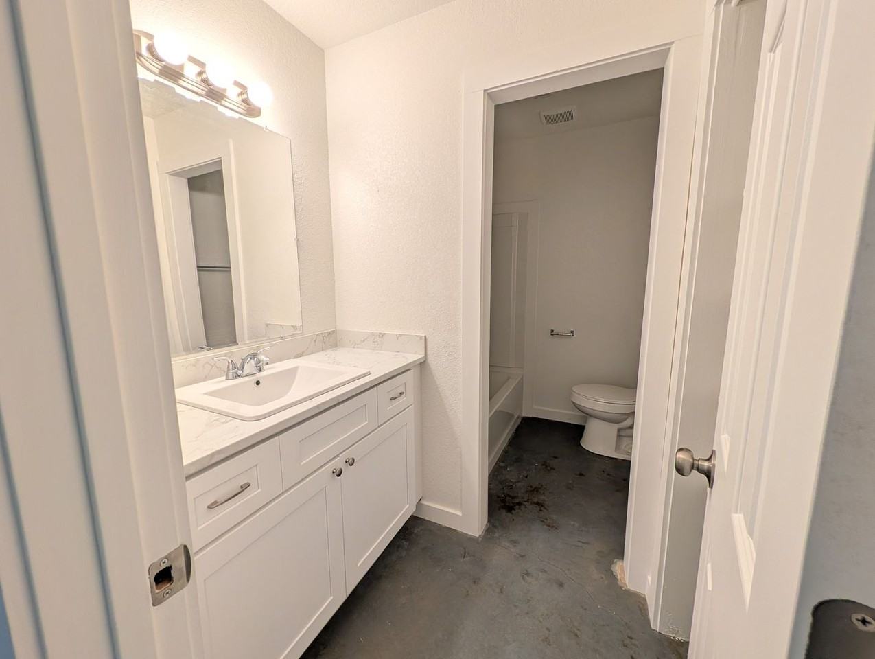2400 Brookridge Dr - Photo 4 of 7
