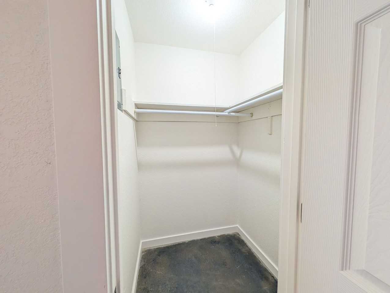 2400 Brookridge Dr - Photo 6 of 7