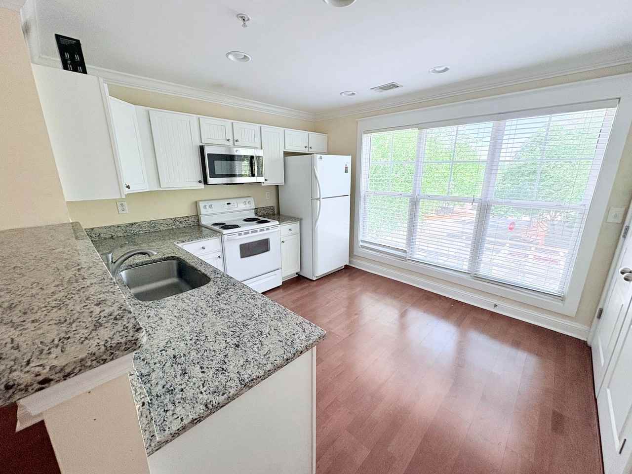 833 Old Greenville Hwy - Photo 6 of 16