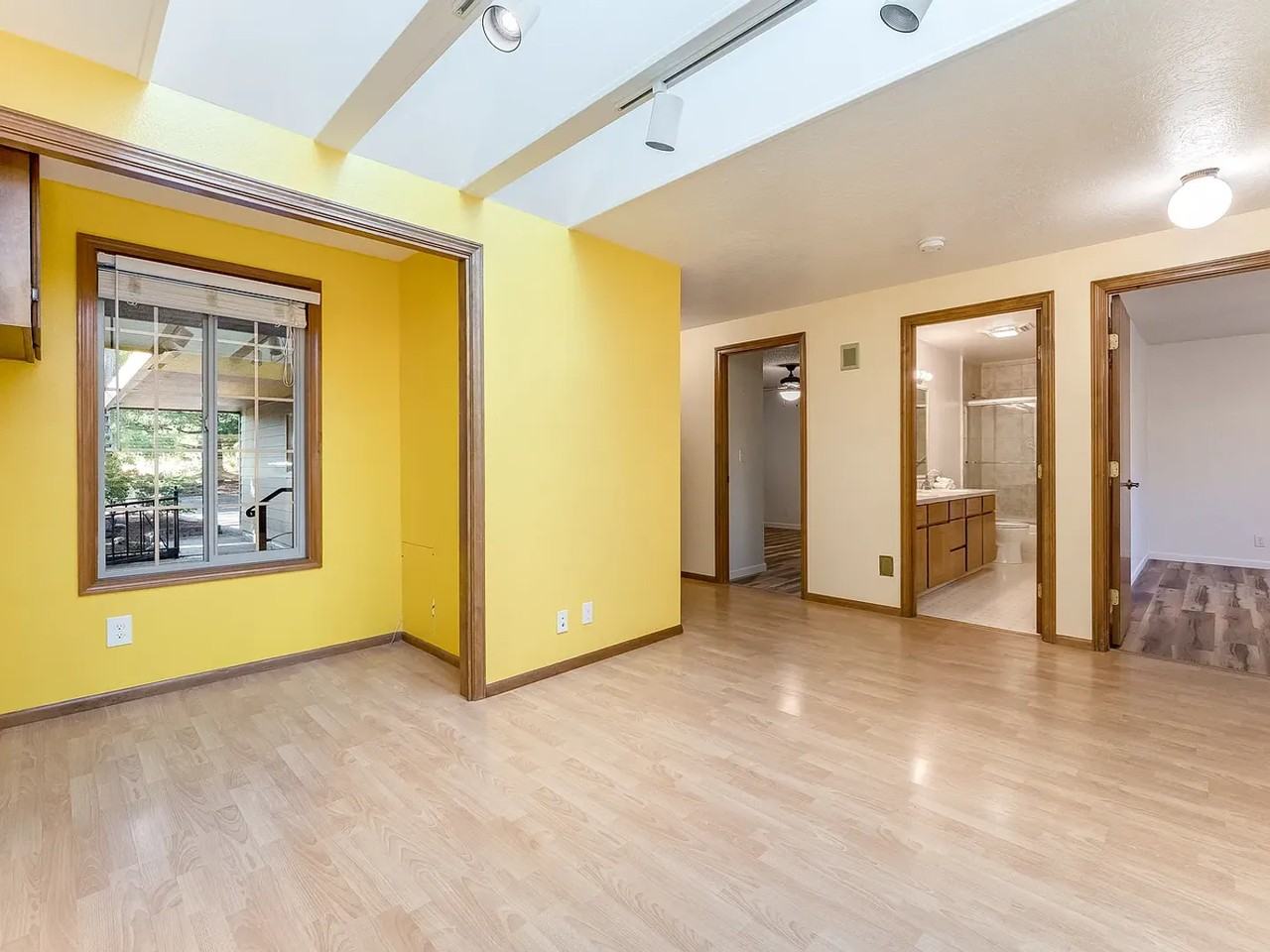 1116 Nw Springwood Ln - Photo 2 of 18