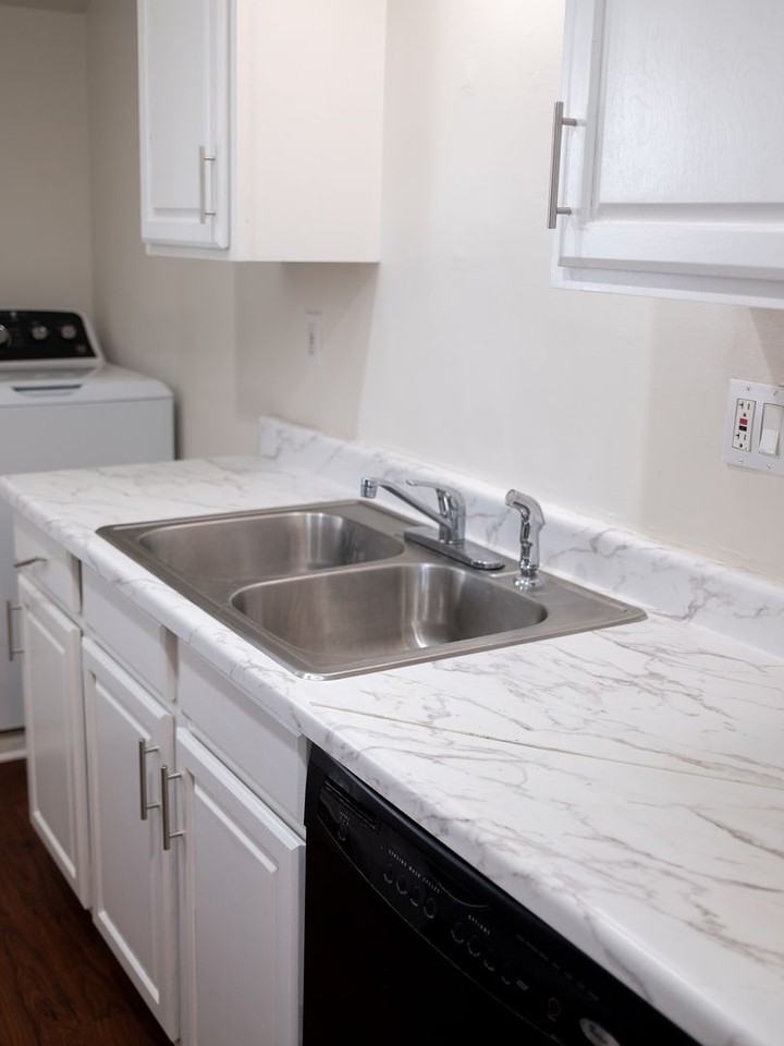 5016 Kester Ave - Photo 7 of 16