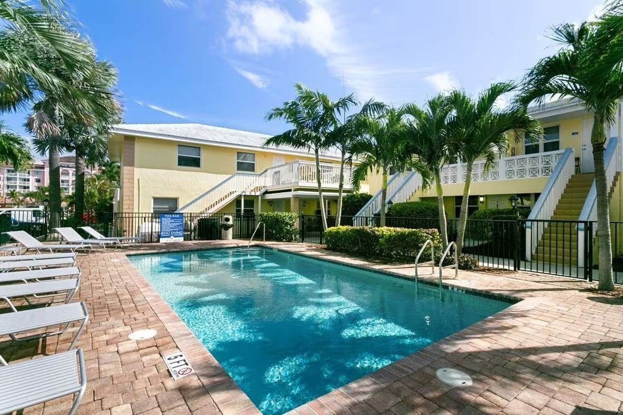 Seascape Apartments - Photo 4 of 27