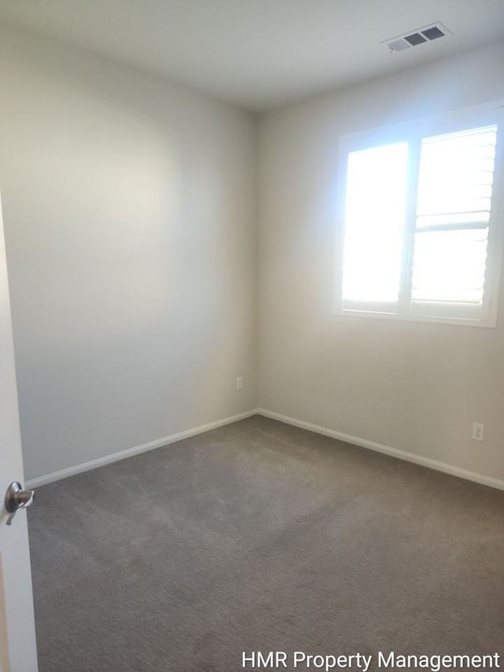 6386 Pegasus Ct - Photo 4 of 29