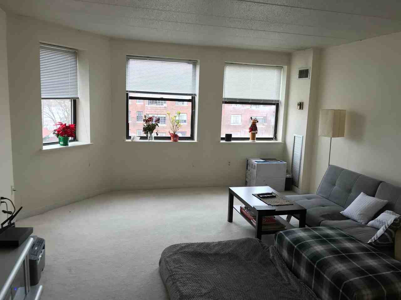 1935 Commonwealth Ave - Photo 4 of 12