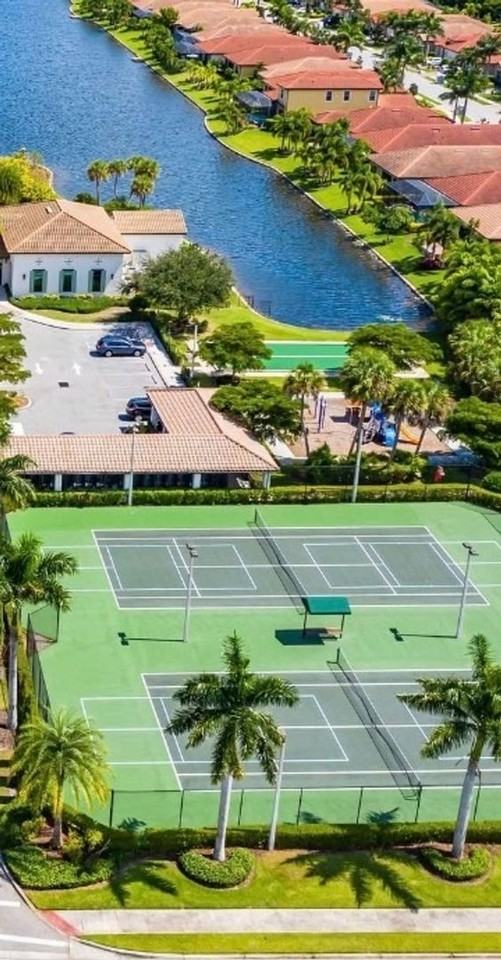 229 Vinadio Blvd - Photo 6 of 33