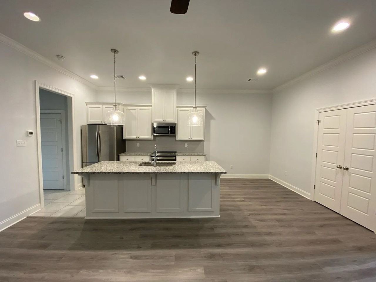 1474 Partierre Ln N - Photo 2 of 10