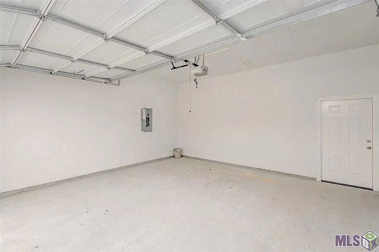 1474 Partierre Ln N - Photo 7 of 10
