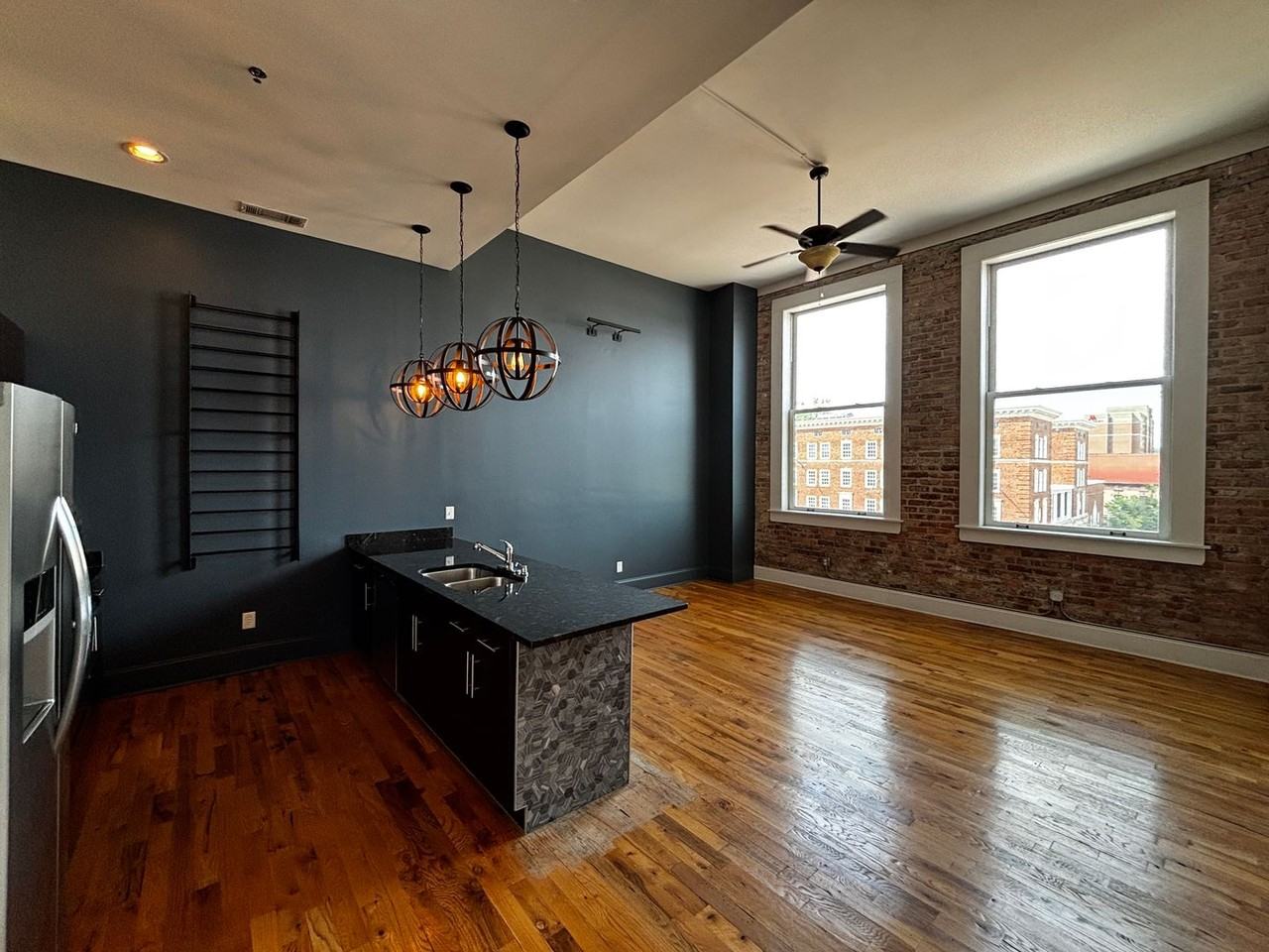 936 Broad St - Photo 5 of 14