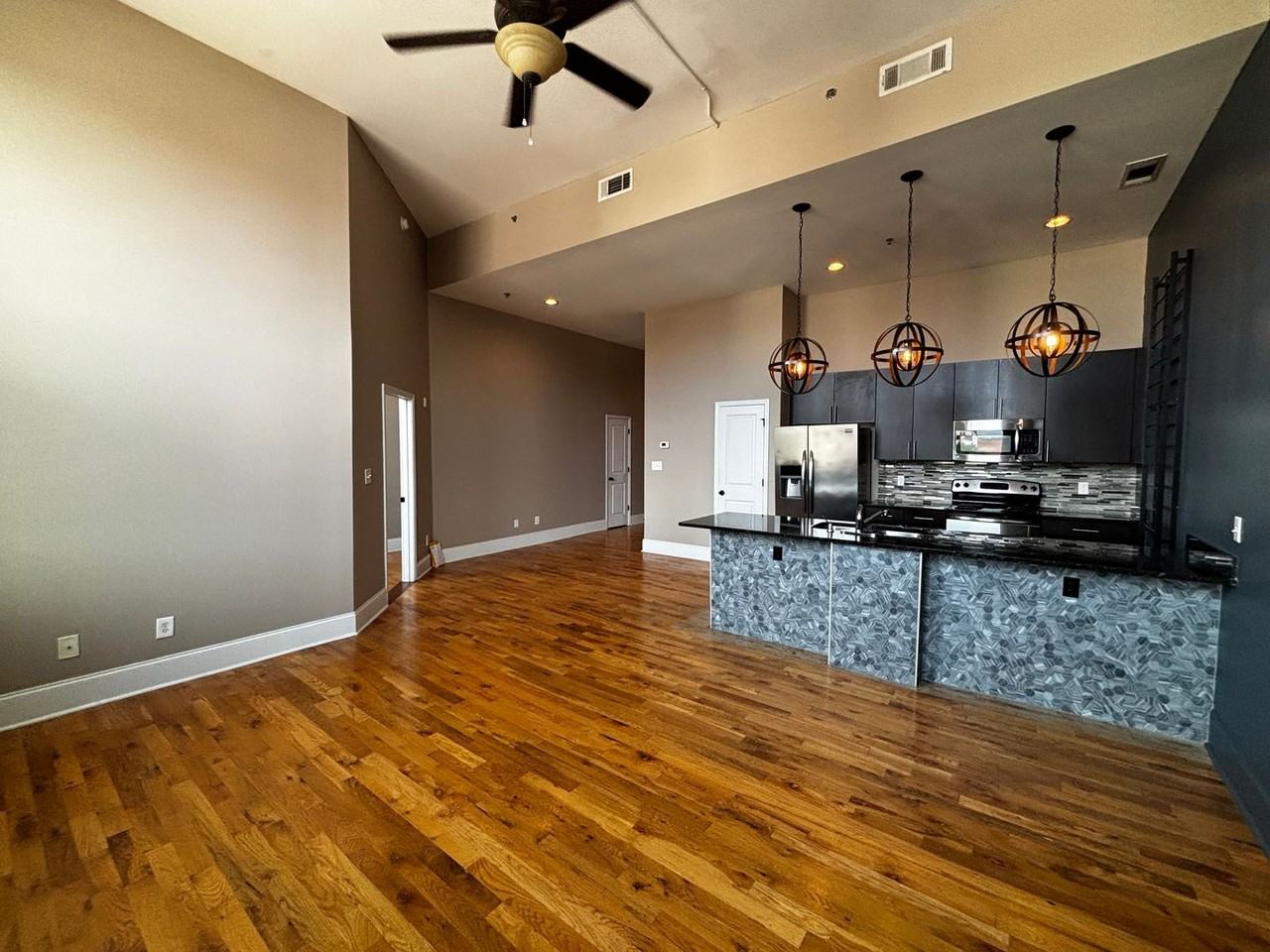 936 Broad St - Photo 6 of 14
