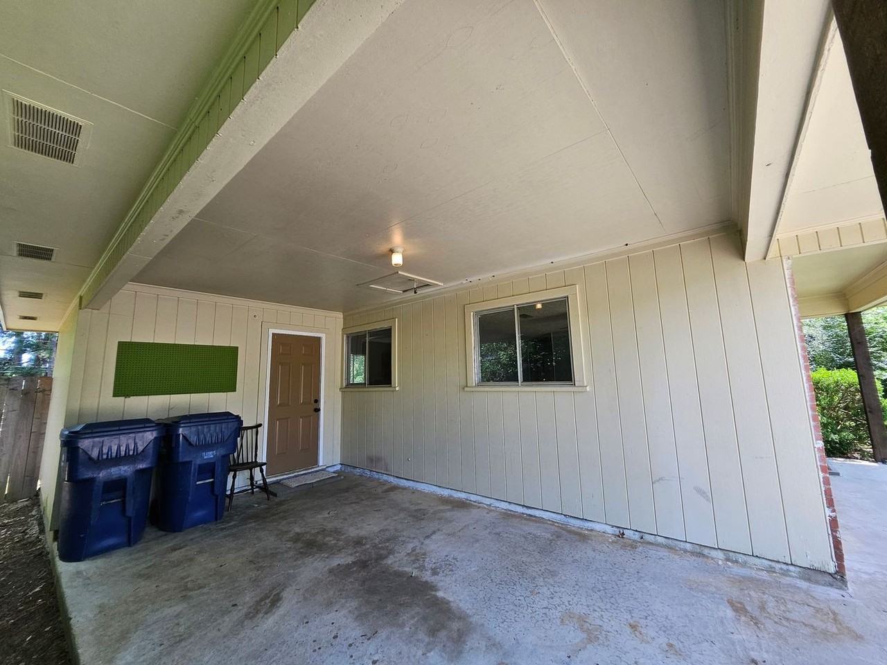 404 Magnolia St - Photo 2 of 18