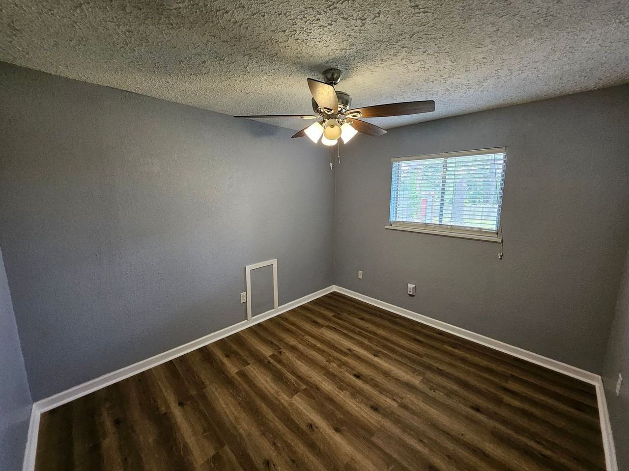 404 Magnolia St - Photo 5 of 18