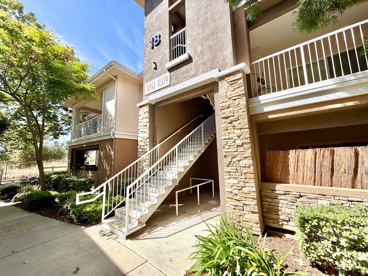 31371 Taylor Ln - Photo 3 of 39