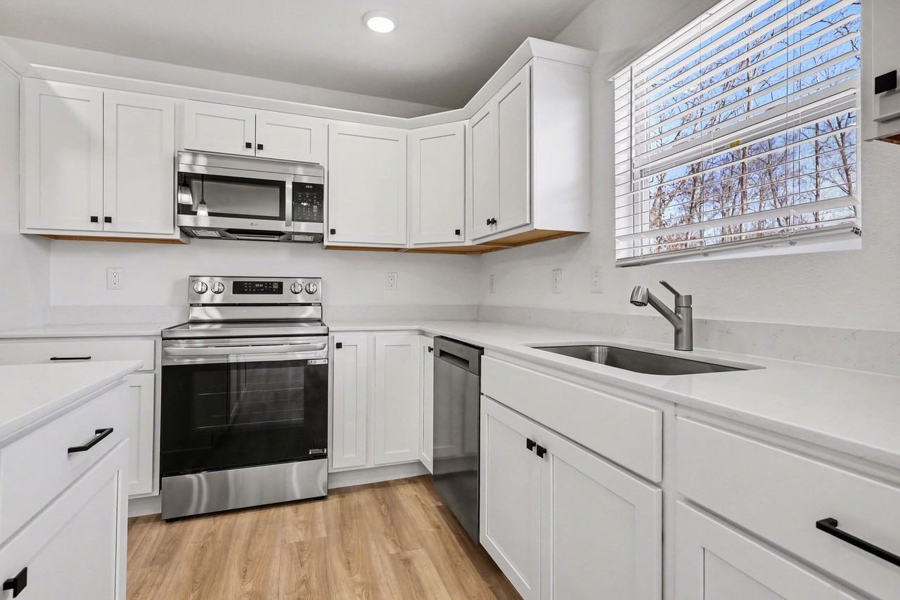 351 Sherman St - Photo 5 of 26