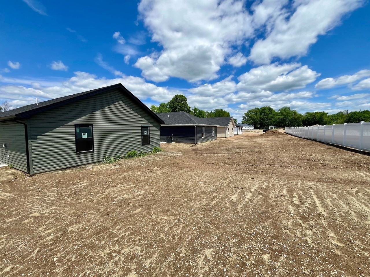 20 Modern St - Photo 2 of 11