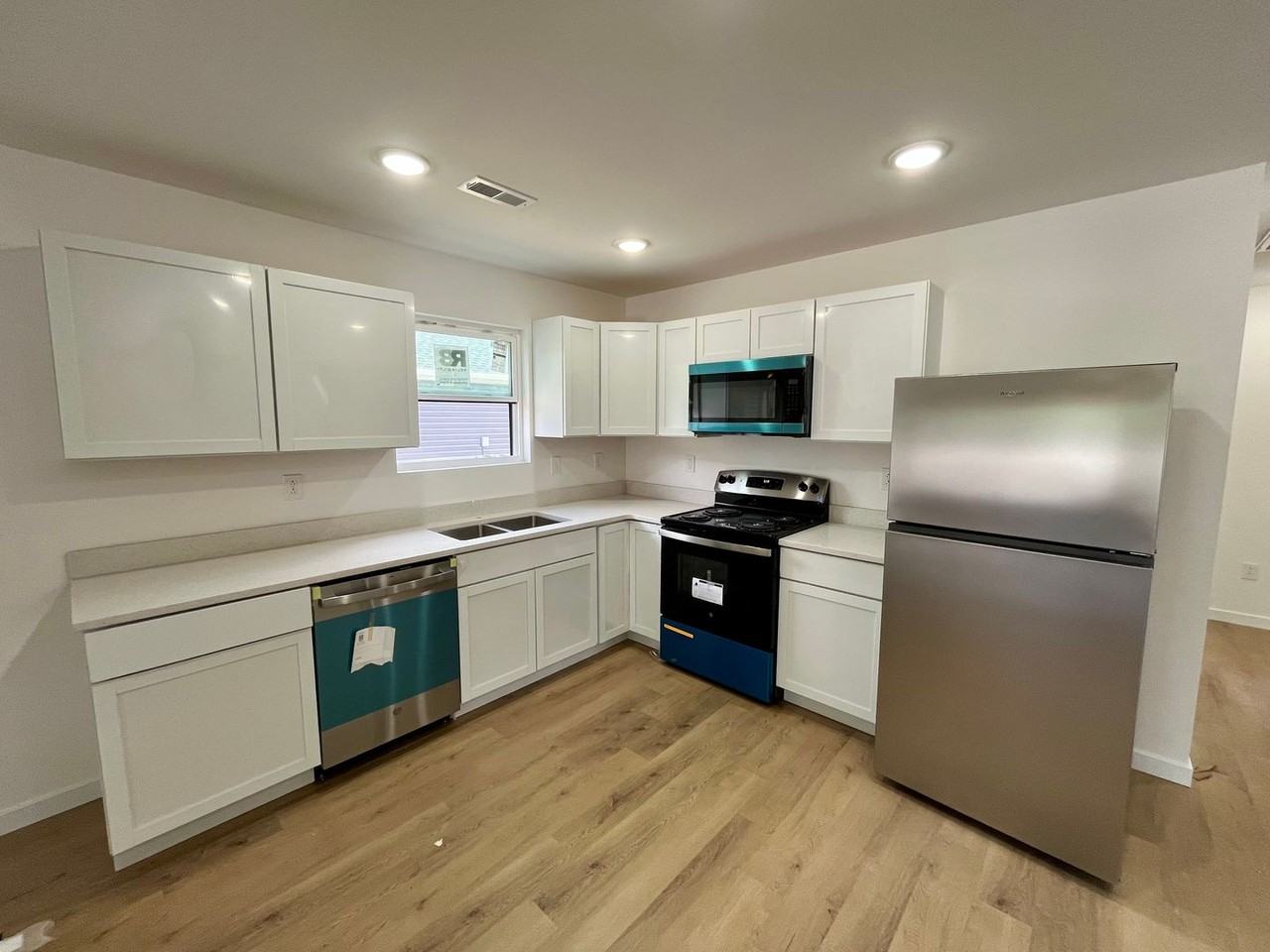 20 Modern St - Photo 5 of 11