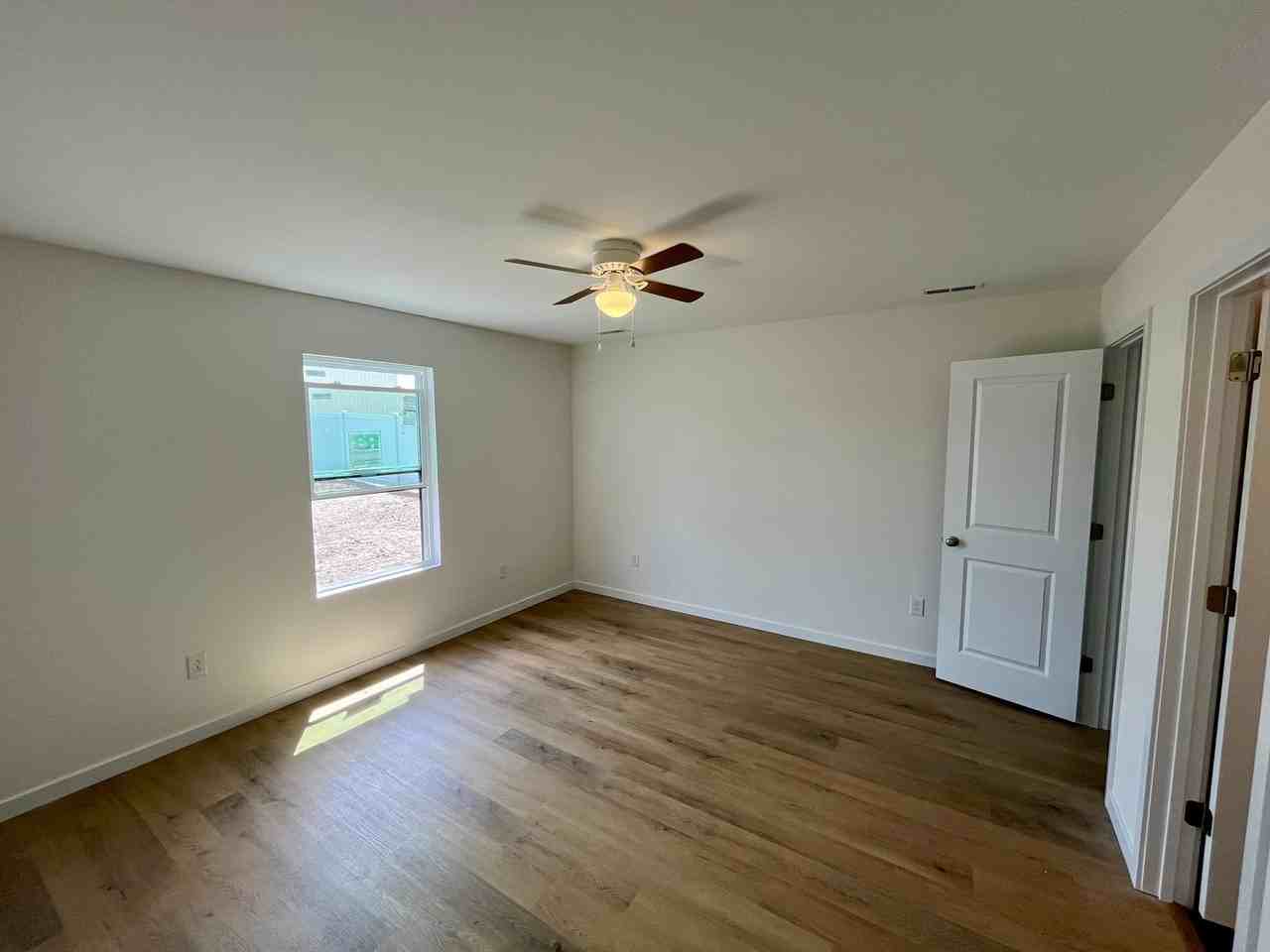 24 Modern St - Photo 5 of 10