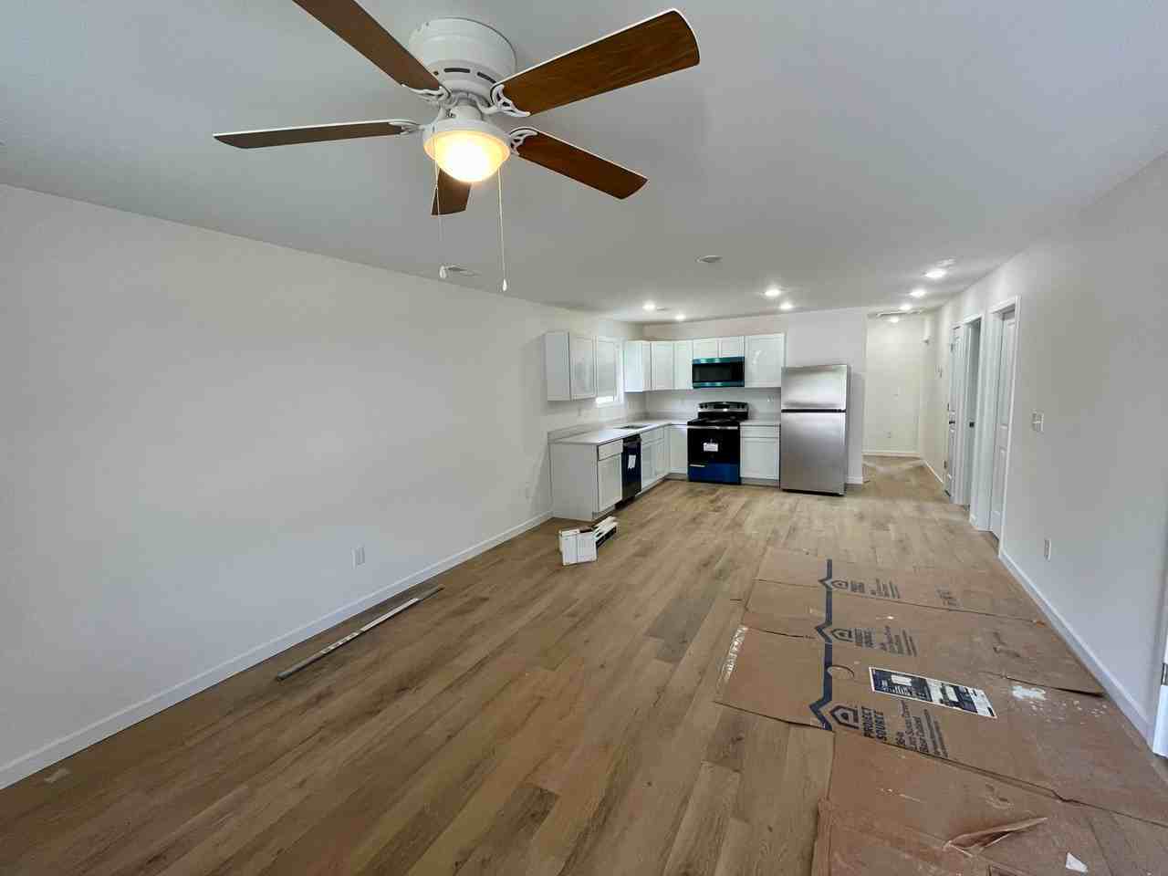 32 Modern St - Photo 3 of 10