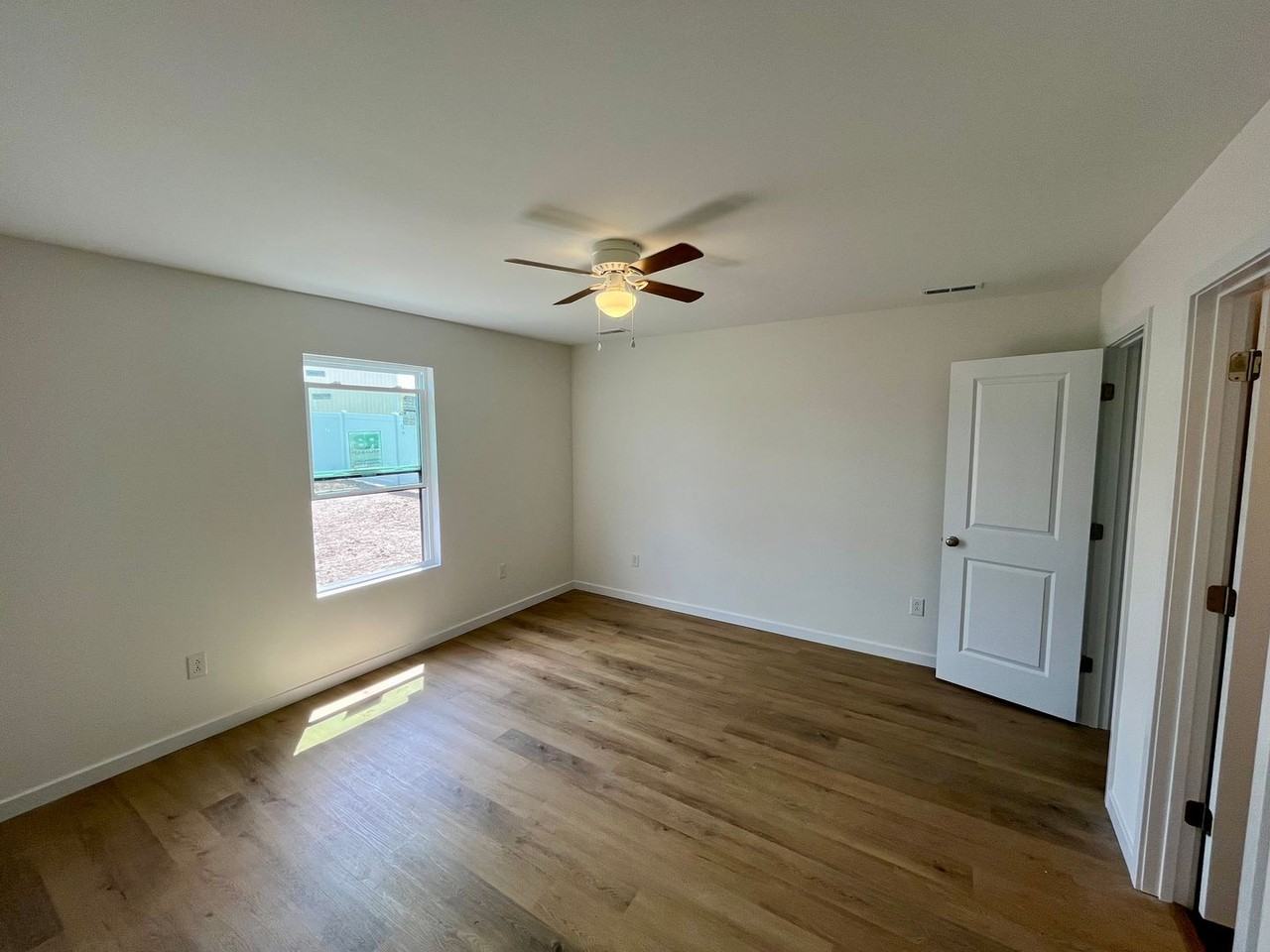 32 Modern St - Photo 5 of 10