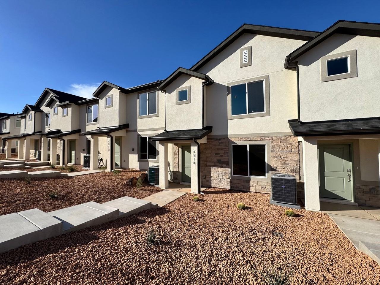 2814 E Fireweed Ln
