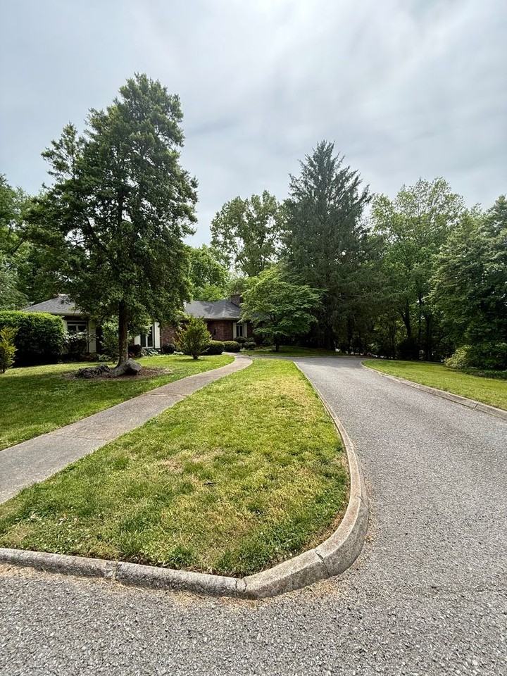 7703 W Ogg Rd - Photo 3 of 27