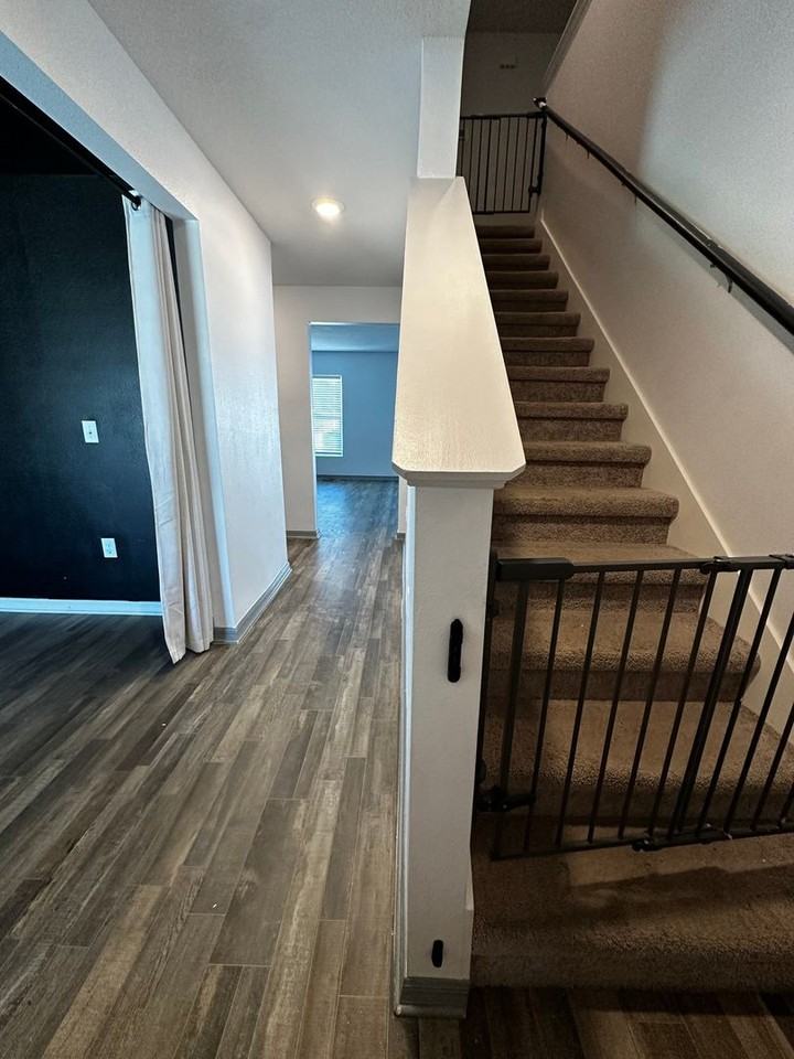 276 Hyacinth Ct - Photo 2 of 25