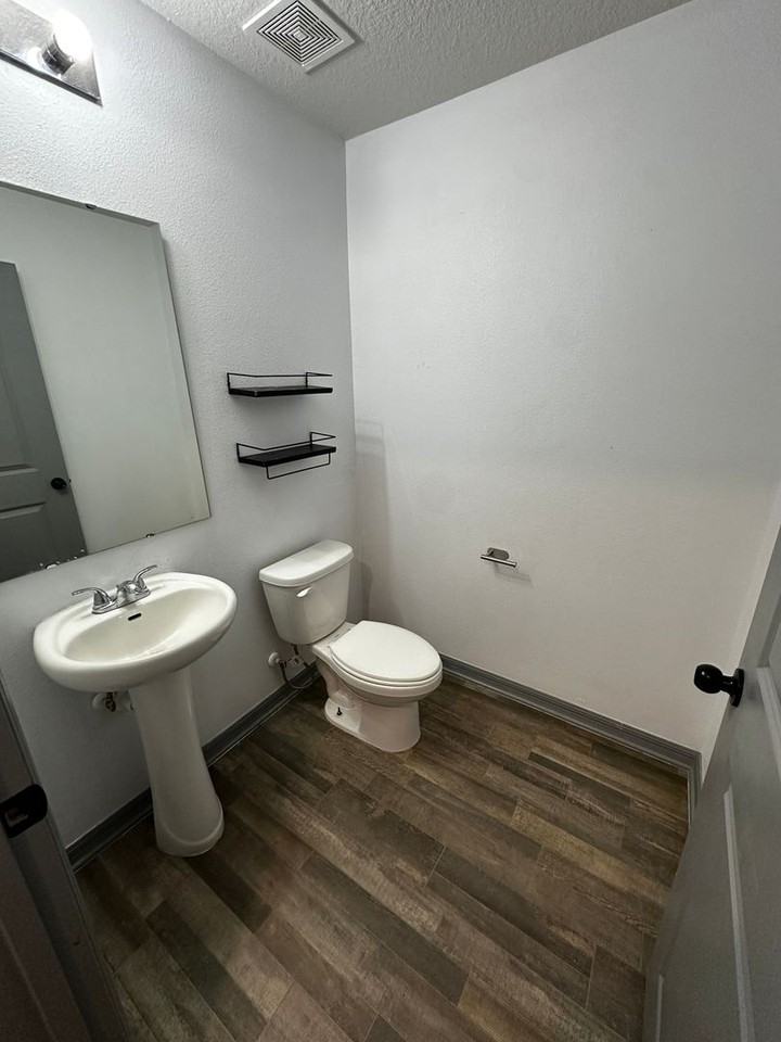 276 Hyacinth Ct - Photo 5 of 25