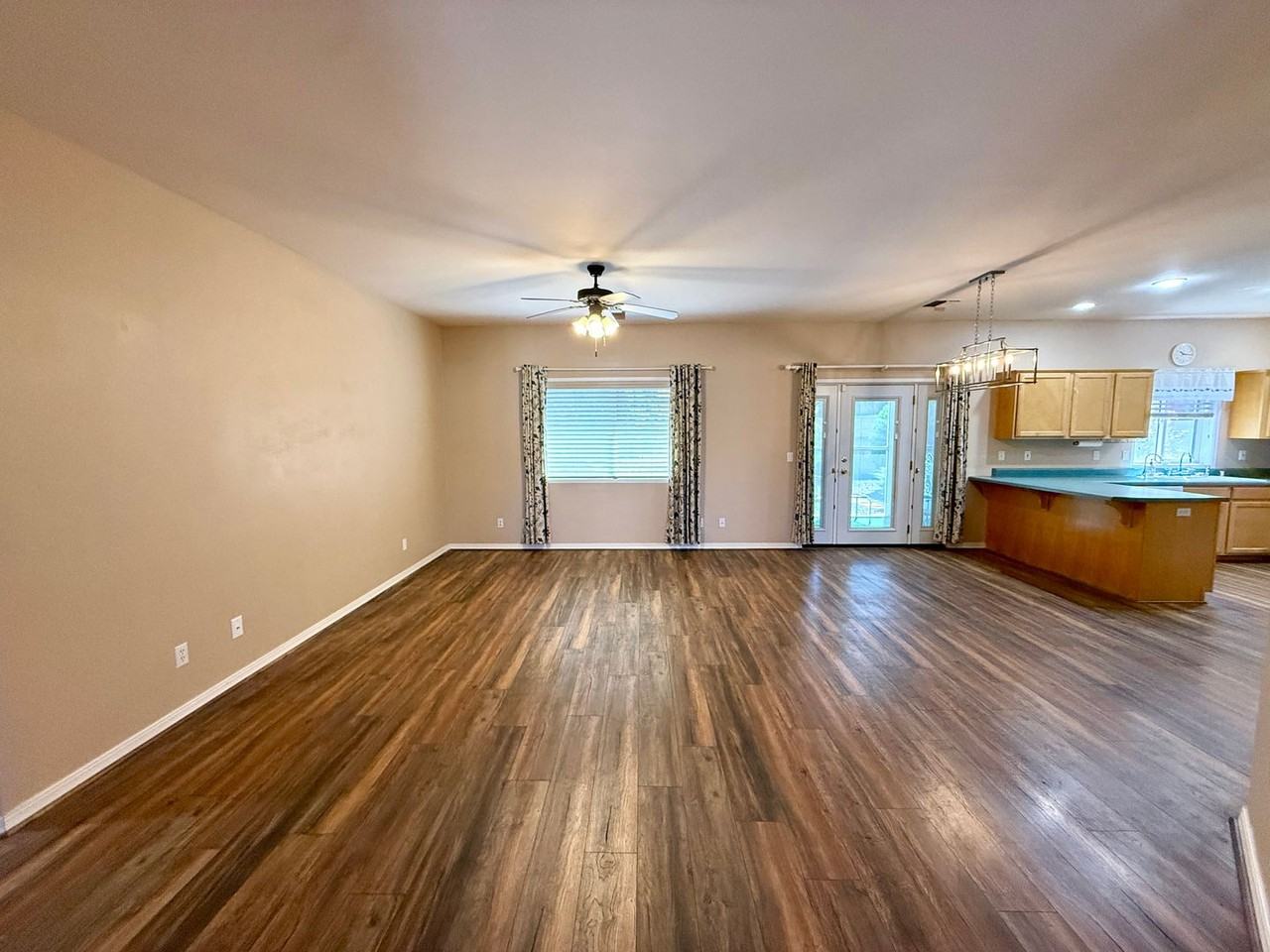 3838 Heritage Ln - Photo 4 of 39