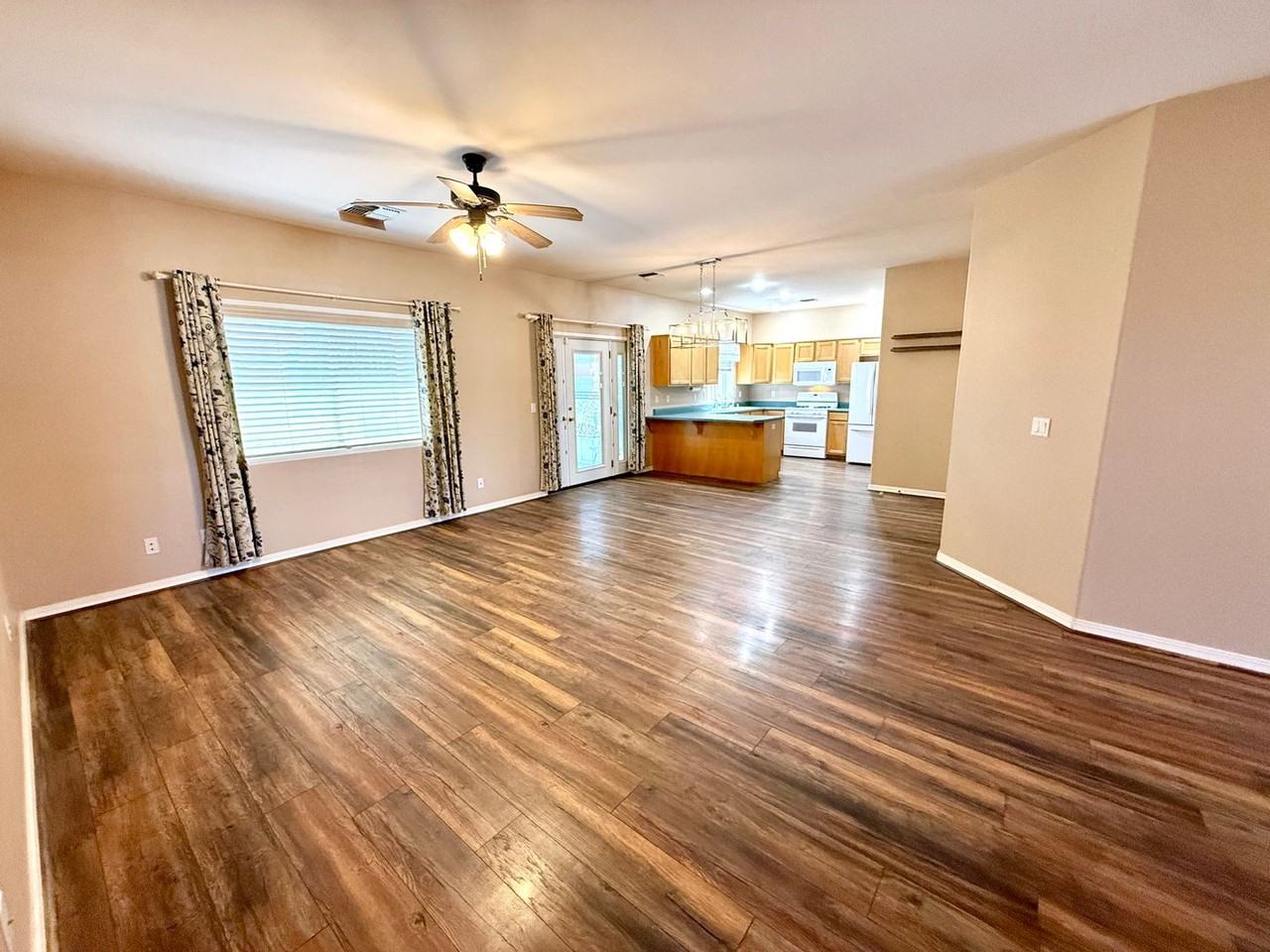 3838 Heritage Ln - Photo 5 of 39