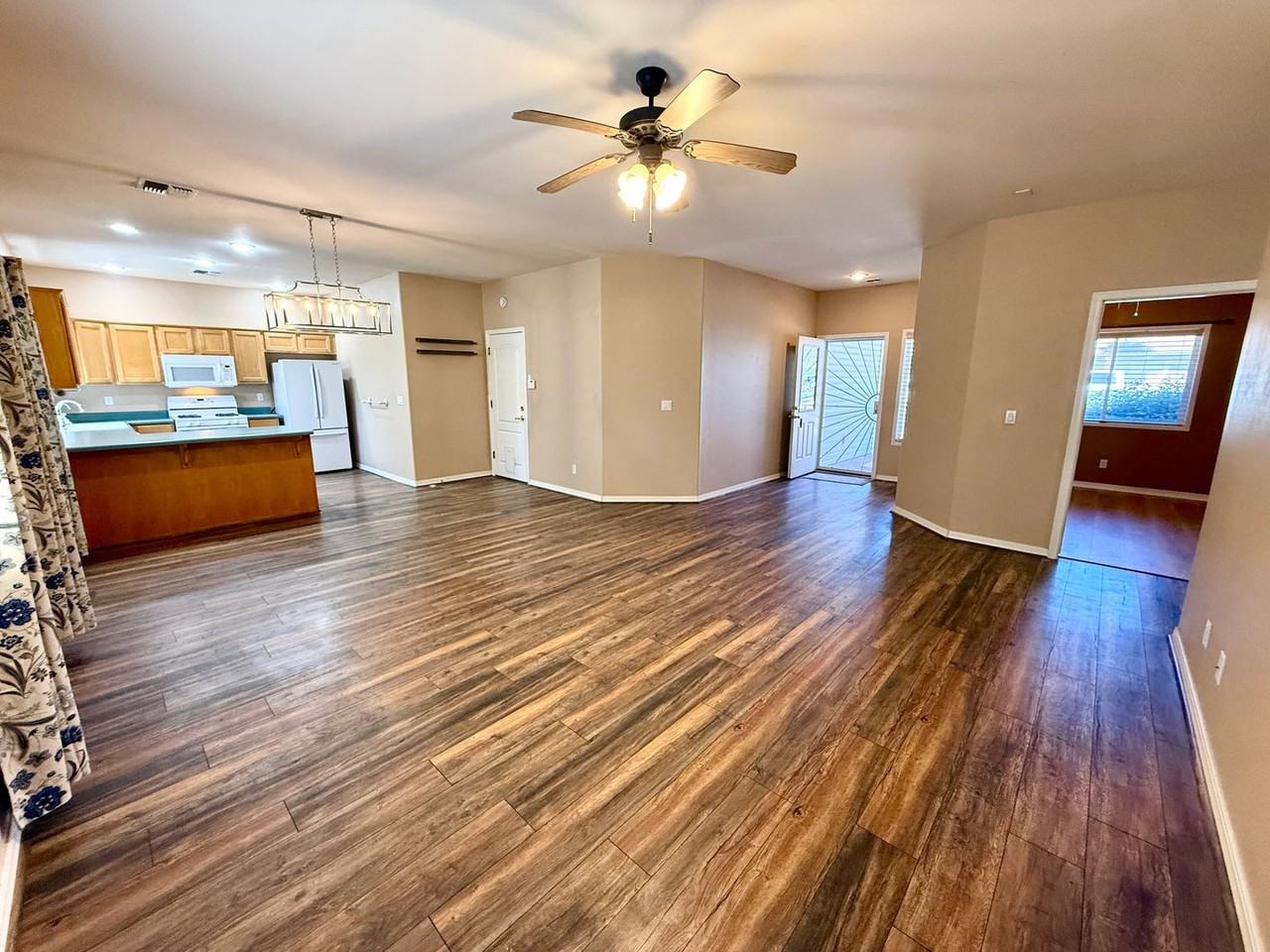 3838 Heritage Ln - Photo 6 of 39