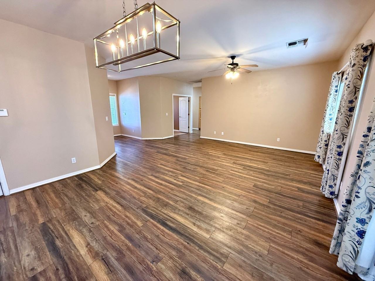 3838 Heritage Ln - Photo 7 of 39