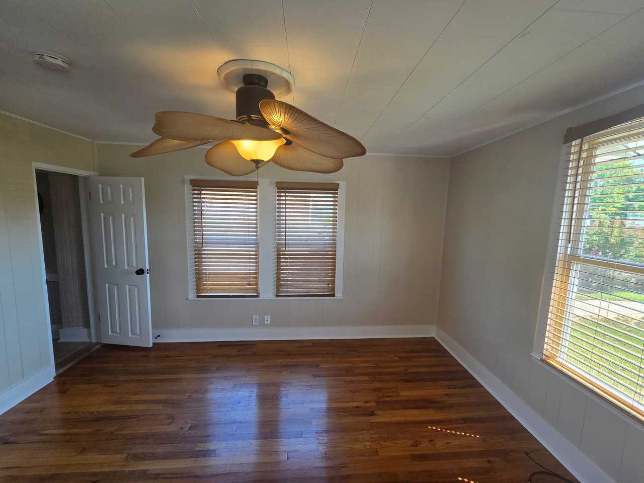 1525 Oak Ave - Photo 7 of 26