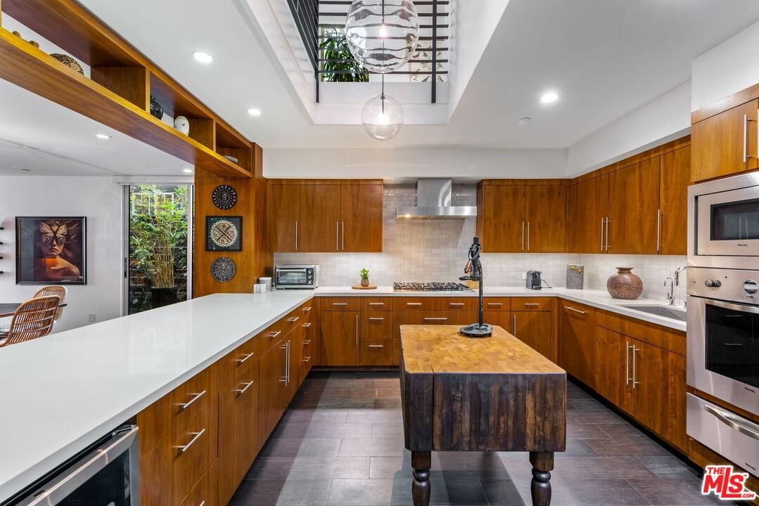 1220 Cabrillo Ave #1 - Photo 7 of 21