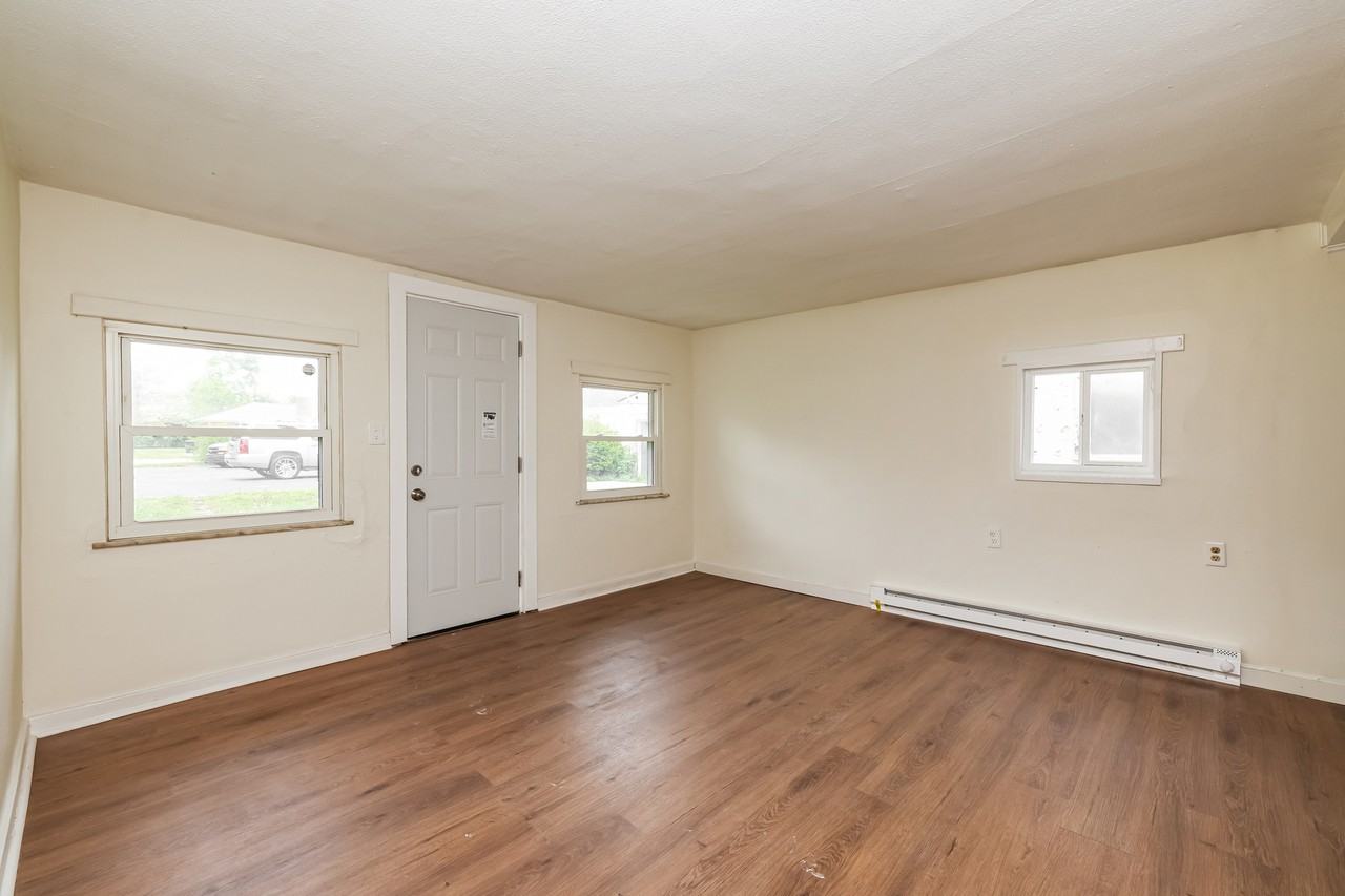 148 Burgess Ave #1 - Photo 4 of 15