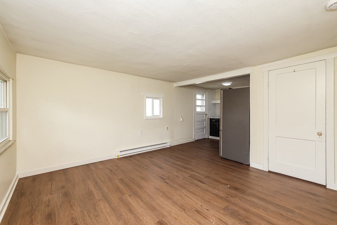 148 Burgess Ave #1 - Photo 5 of 15