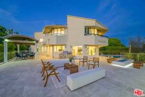 featured image of 1121 Roberto Ln #1