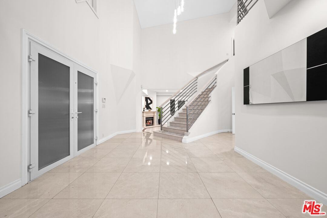 1121 Roberto Ln #1 - Photo 5 of 26