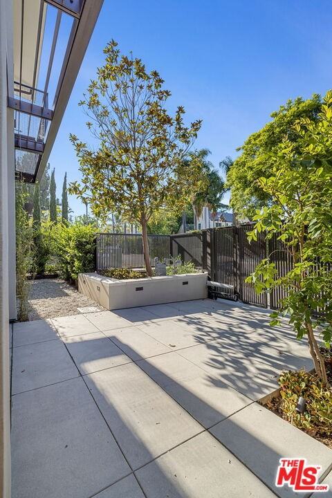 8890 Rosewood Ave #1 - Photo 3 of 24