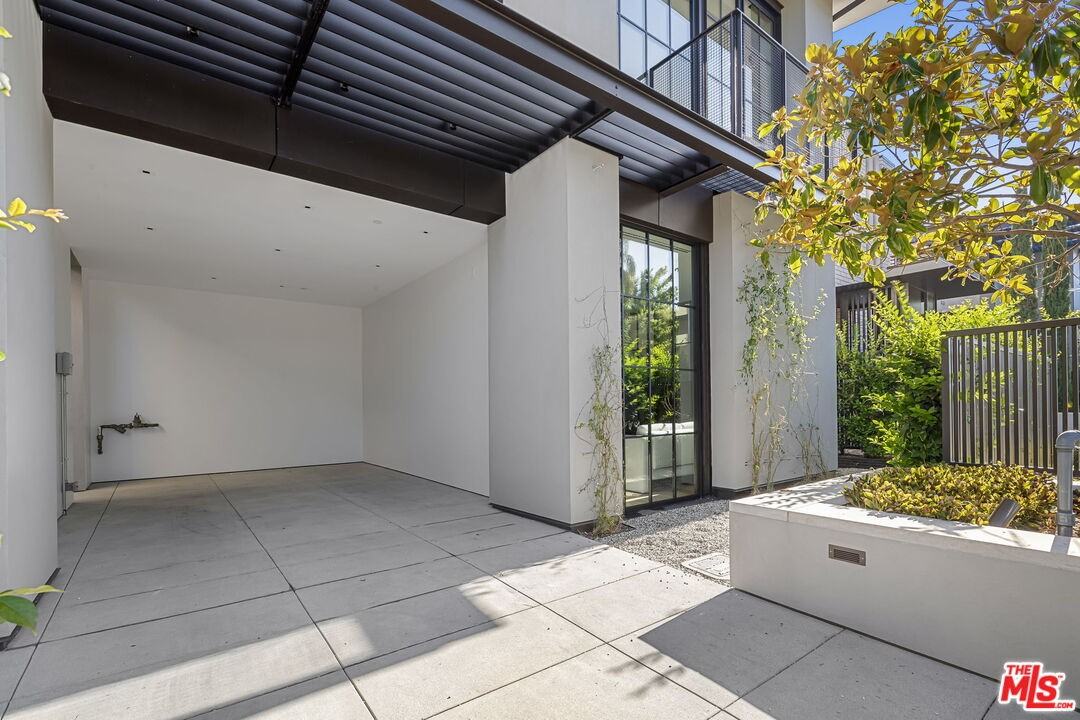 8890 Rosewood Ave #1 - Photo 5 of 24
