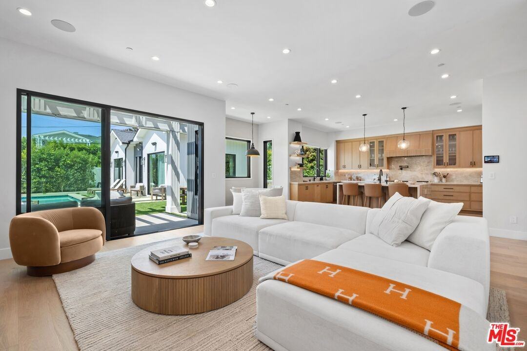 971 S Bundy Dr #1 - Photo 5 of 28