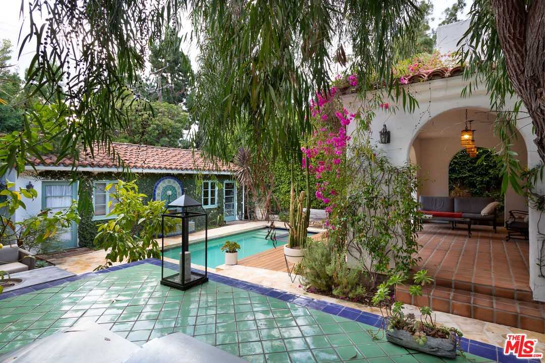 408 17th St #1 - Photo 4 of 50