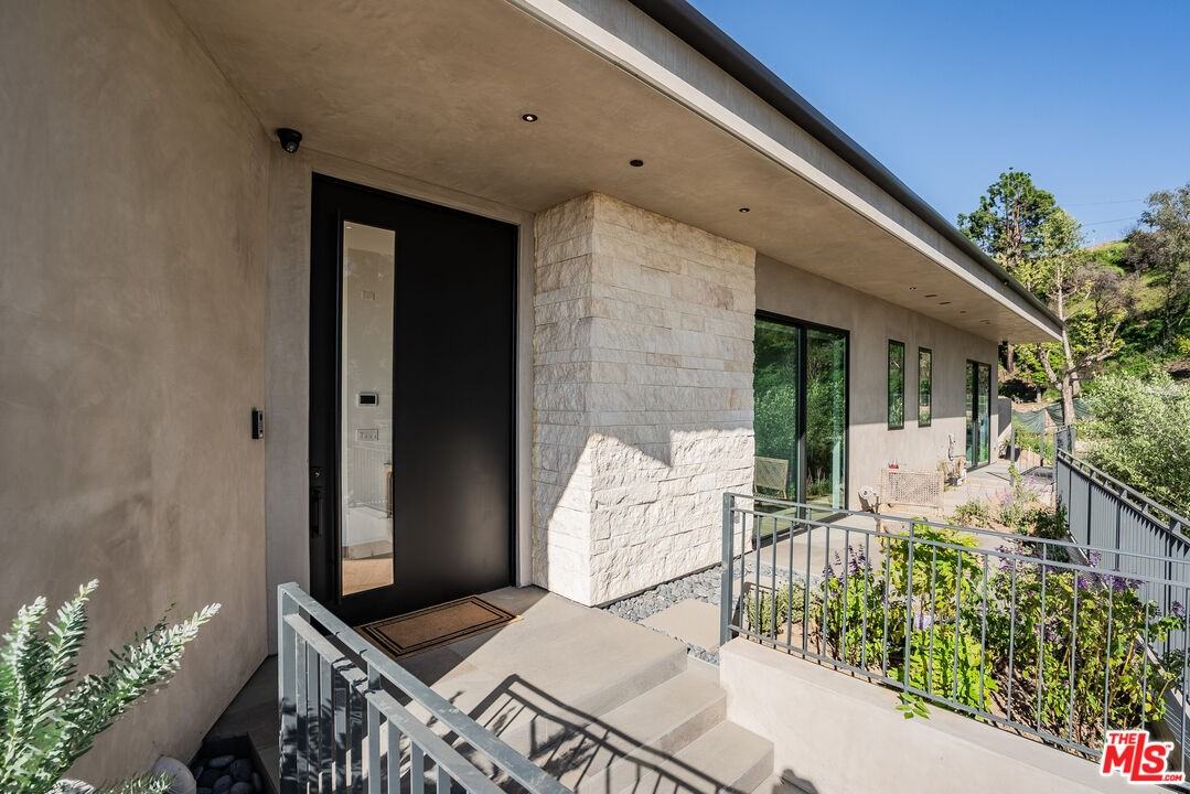 1205 Las Lomas Pl #1 - Photo 3 of 42