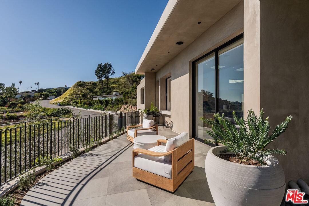 1205 Las Lomas Pl #1 - Photo 4 of 42