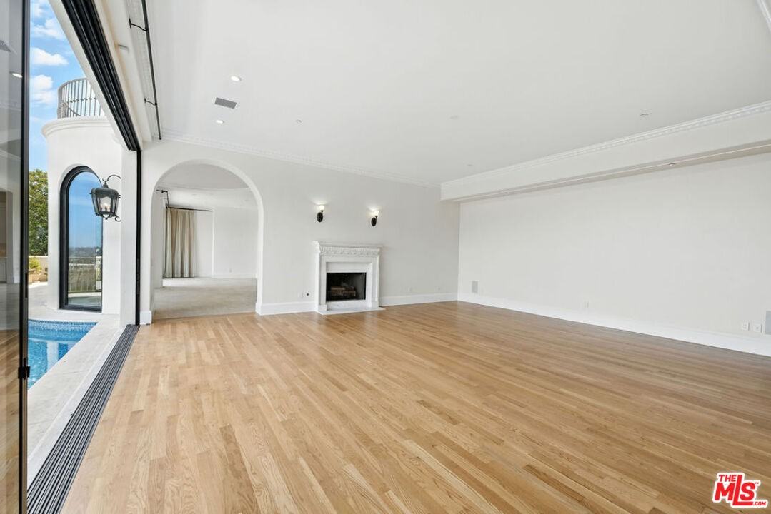 1675 Woods Dr #1 - Photo 4 of 50