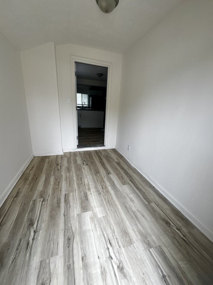 907 E Taylor St #1 - Photo 7 of 11