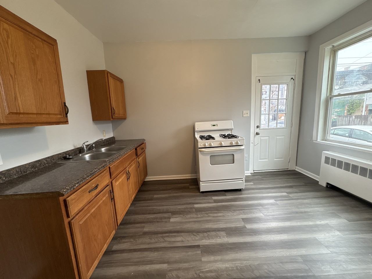 712 Russellwood Ave Apt 1st #1-1stFL - Photo 2 of 19
