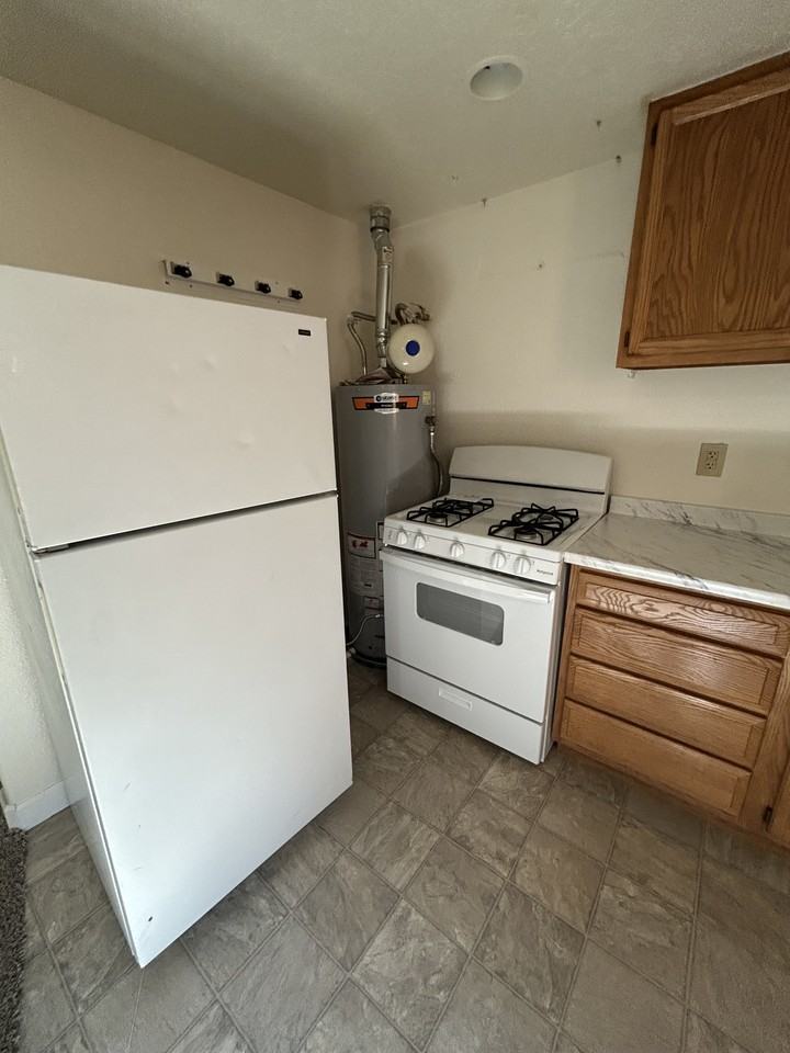 1802 Lead Avenue Southeast - 1802 1/2 #1802-1-2 - Photo 3 of 16