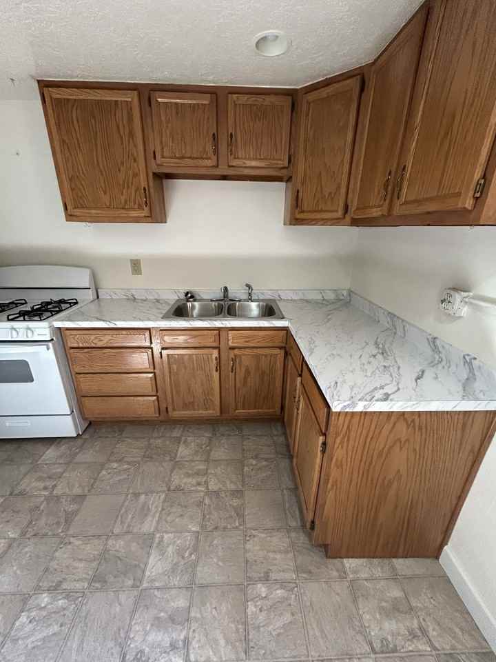 1802 Lead Avenue Southeast - 1802 1/2 #1802-1-2 - Photo 4 of 16